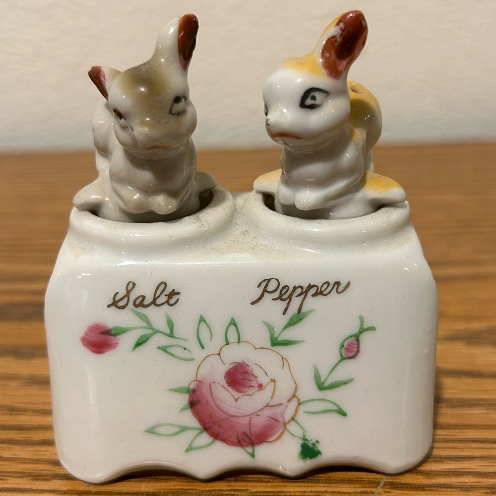 Adorable Vintage Nodder Porcelain Rabbit Salt & Pepper Set